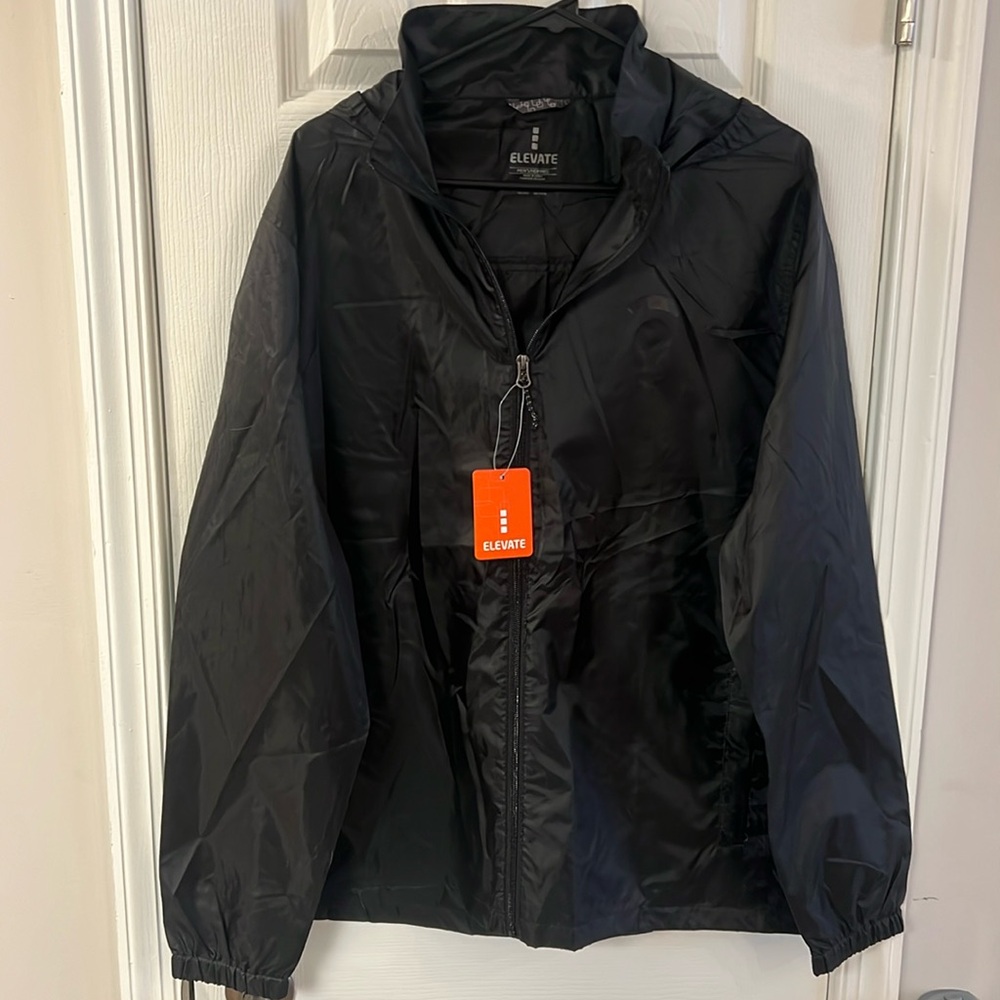 Men’s black lightweight elevate jacket - size large. NWT.